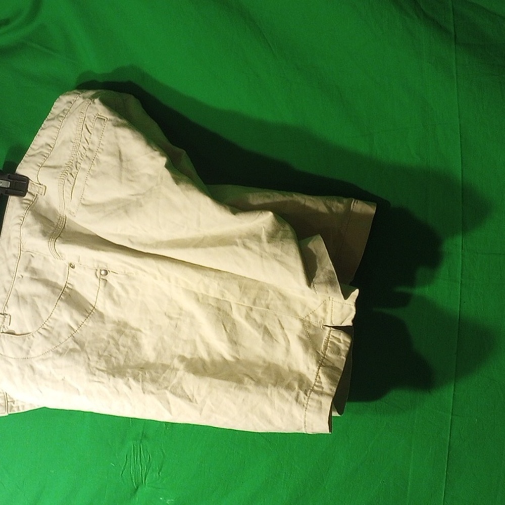 Off white short